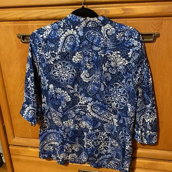 🌹🌹Ladies Beautiful Button Down Blouse - Size L - Picture 2 of 6